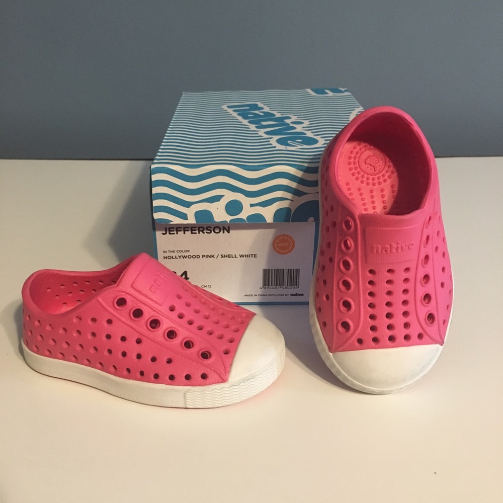 Toddler girls size C4 Native shoes
